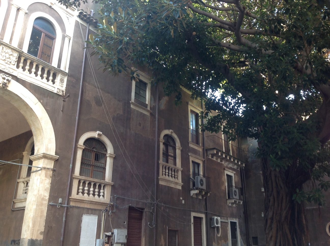 Palazzo%20Tezzano%2C%20Catania%205.JPG